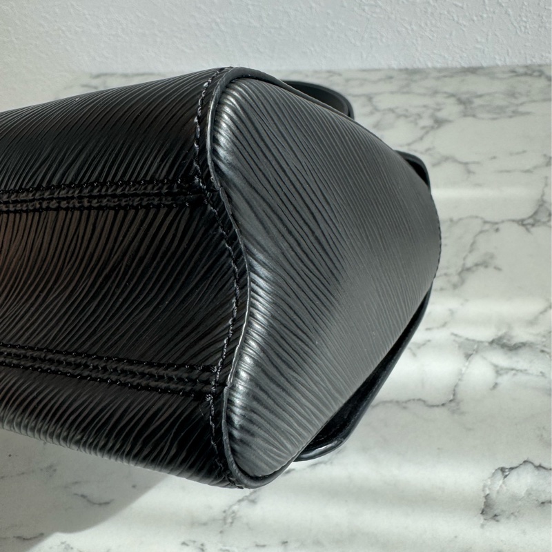 LV M59411黑色Epi金銀旋轉釦手提兩用包-7