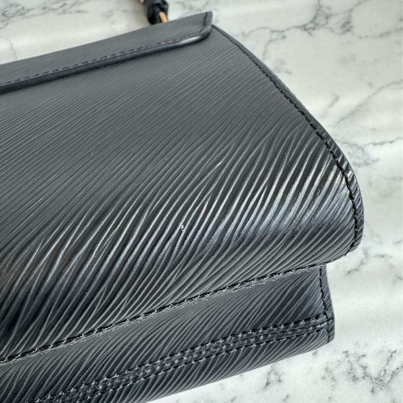 LV M59411黑色Epi金銀旋轉釦手提兩用包-8