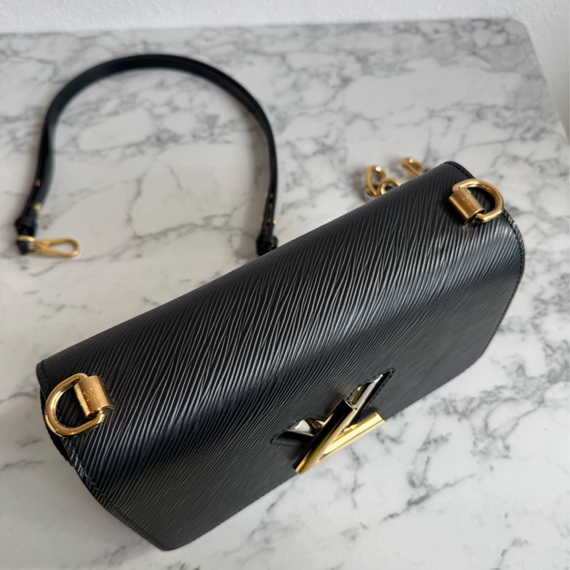 LV M59411黑色Epi金銀旋轉釦手提兩用包-9