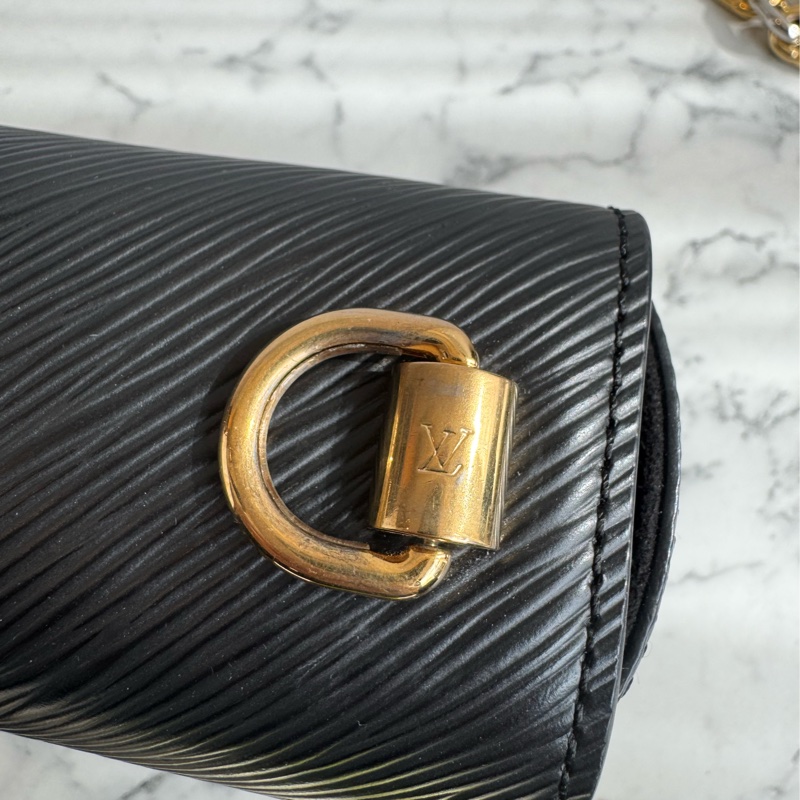 LV M59411黑色Epi金銀旋轉釦手提兩用包-12