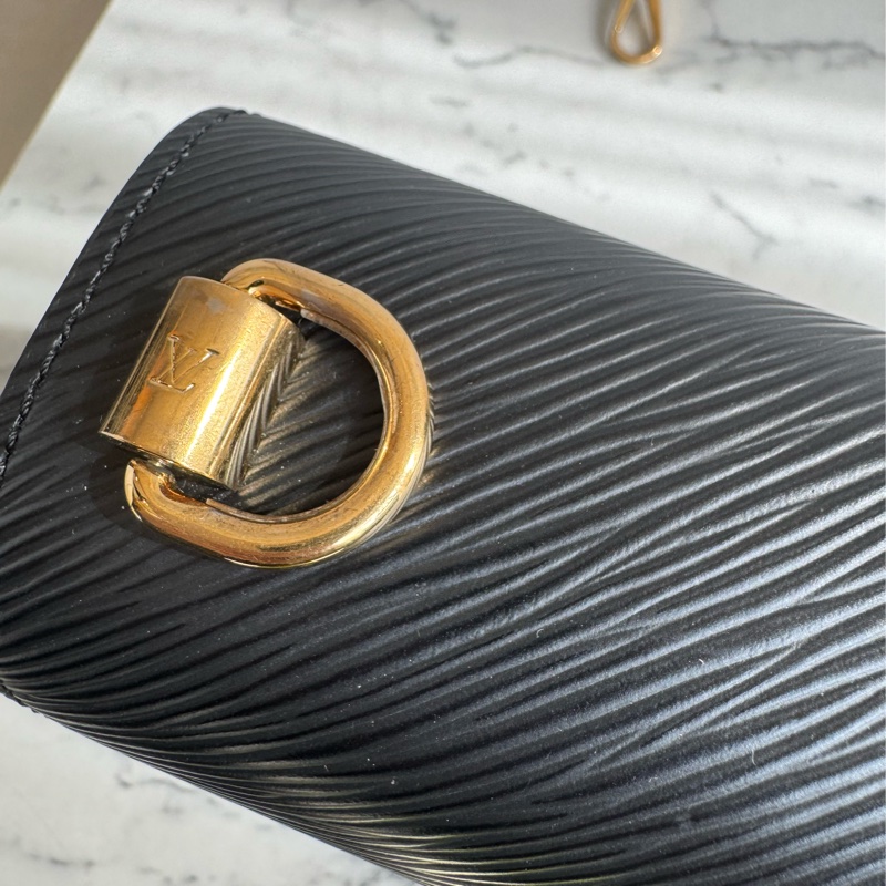LV M59411黑色Epi金銀旋轉釦手提兩用包-13