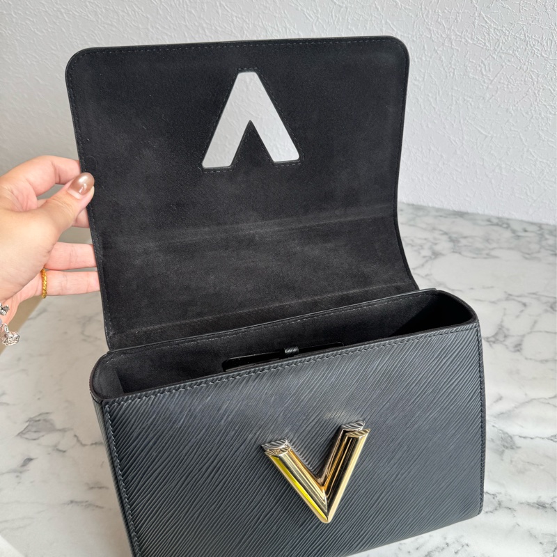 LV M59411黑色Epi金銀旋轉釦手提兩用包-21