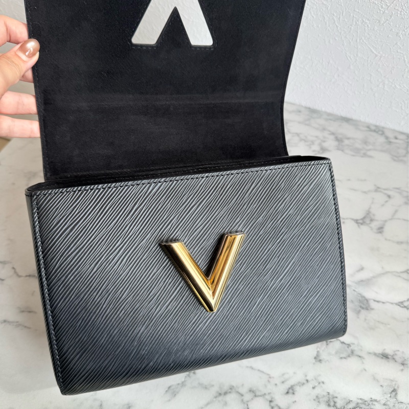 LV M59411黑色Epi金銀旋轉釦手提兩用包-23