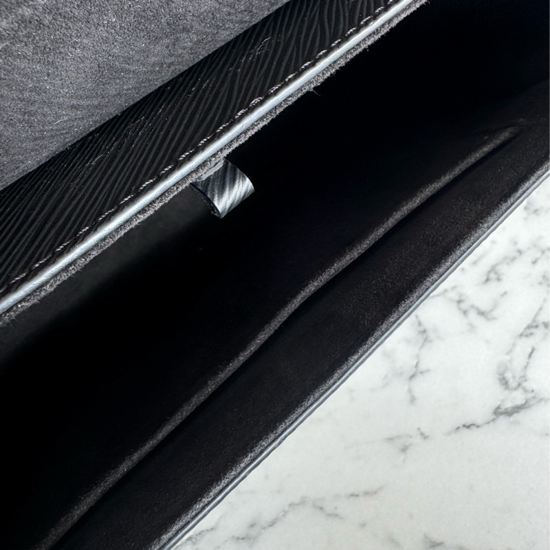 LV M59411黑色Epi金銀旋轉釦手提兩用包-26