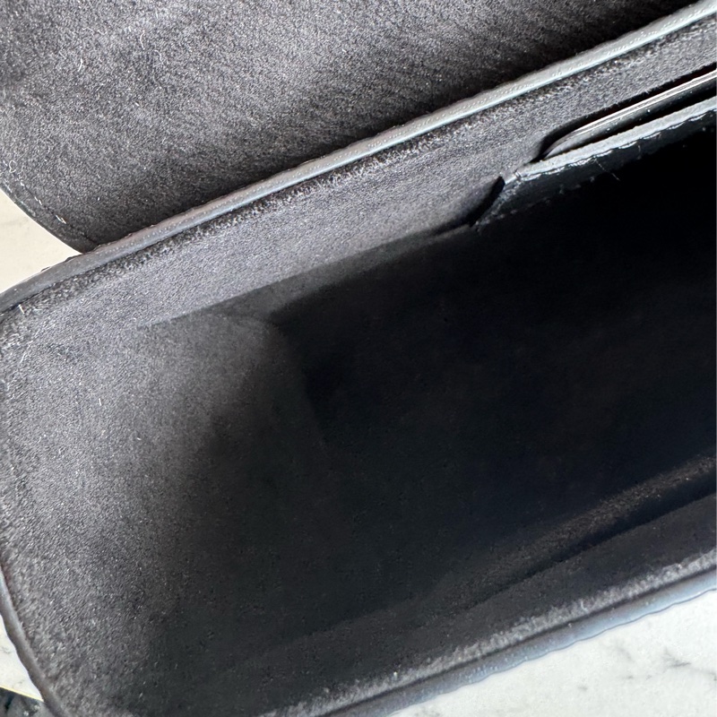 LV M59411黑色Epi金銀旋轉釦手提兩用包-28