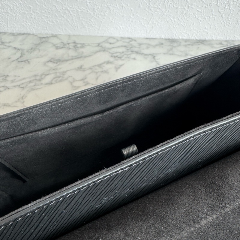 LV M59411黑色Epi金銀旋轉釦手提兩用包-30