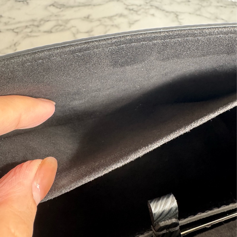 LV M59411黑色Epi金銀旋轉釦手提兩用包-31