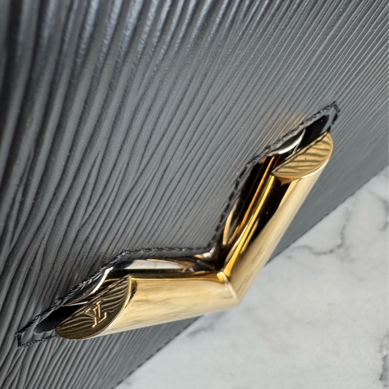 LV M59411黑色Epi金銀旋轉釦手提兩用包-35