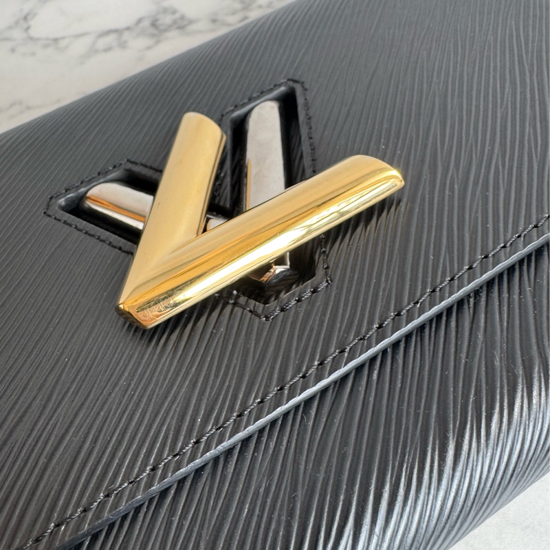 LV M59411黑色Epi金銀旋轉釦手提兩用包-37