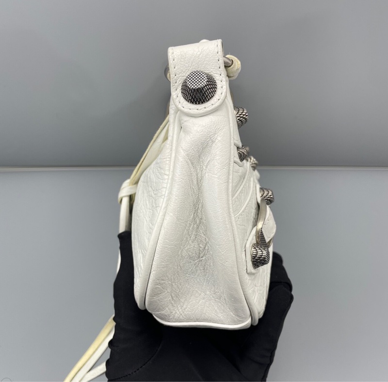 【辣妹必備😍經典Y2K】Balenciaga巴黎世家白色Le Cagole Xs細紋羊皮革 餃子包|機車包|半月包|月牙包|單肩包|斜挎包-3