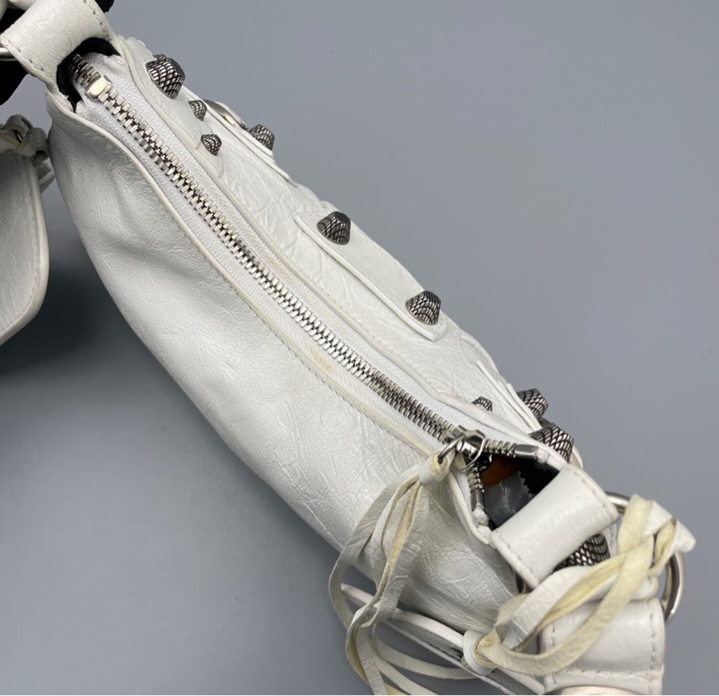 【辣妹必備😍經典Y2K】Balenciaga巴黎世家白色Le Cagole Xs細紋羊皮革 餃子包|機車包|半月包|月牙包|單肩包|斜挎包-5