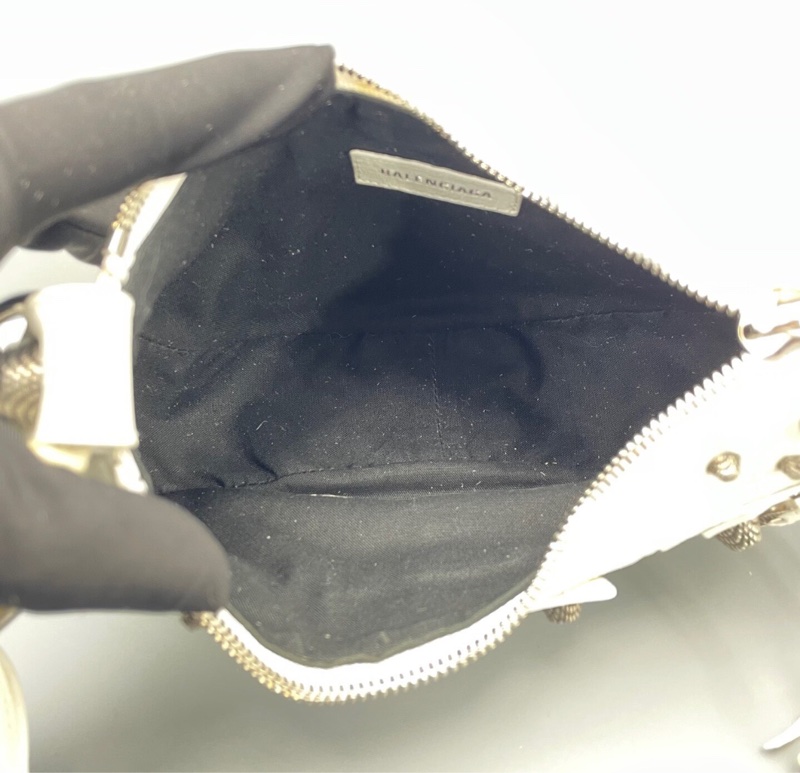 【辣妹必備😍經典Y2K】Balenciaga巴黎世家白色Le Cagole Xs細紋羊皮革 餃子包|機車包|半月包|月牙包|單肩包|斜挎包-8