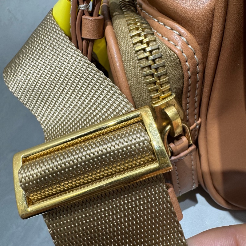 Prada 牛皮多口袋郵差單肩包,相機包-4