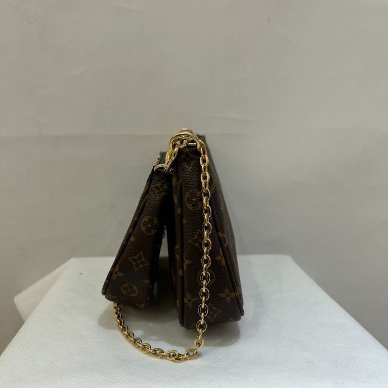 Louis Vuitton Pochette Accessoires卡其綠背袋五合一麻將包-1