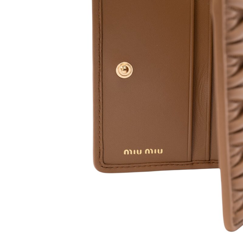 【MIU MIU】Small Matelasse 納帕軟皮 皮夾 錢包 卡夾 錢包 焦糖色 5MV204-3
