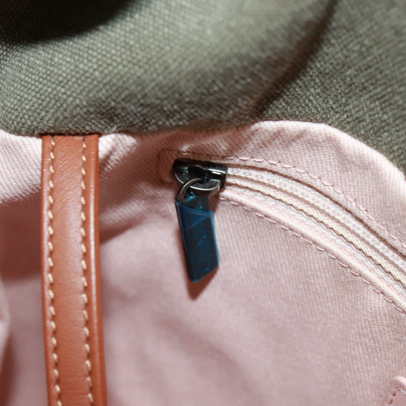 【日本直送】香奈兒 Cruise Line 雙肩包 帆布亮片 卡其色 銀色 CC 標誌 BA9220AM-25