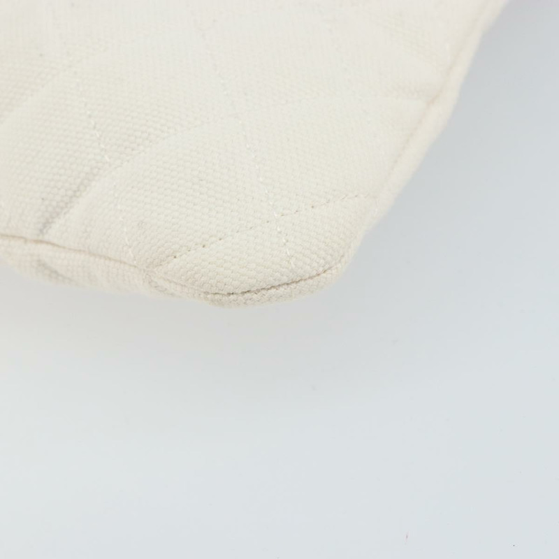 【日本直送】香奈兒 Matelasse 帆布手拿包 白色 銀色 CC 標誌 Auth 163779-14