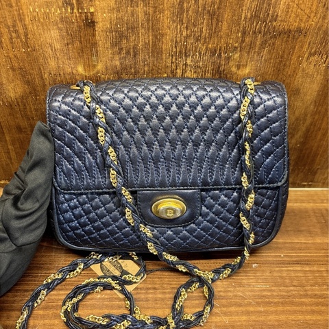 Bally 藍色菱格紋鏈條包