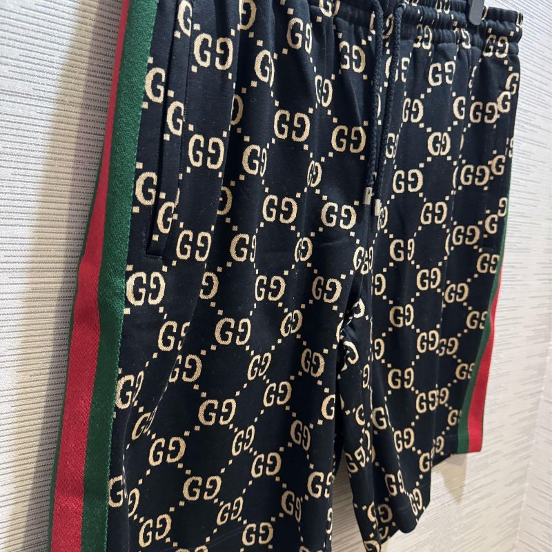 💎Han's house精品服飾💎GUCCI 古馳 GG 滿版 短褲原價38000-5