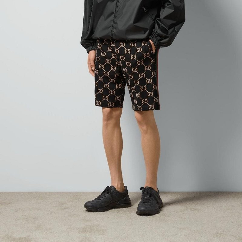 💎Han's house精品服飾💎GUCCI 古馳 GG 滿版 短褲原價38000-6