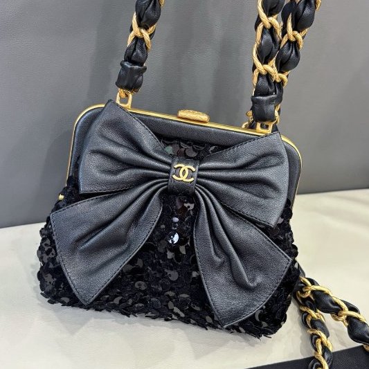 芯片款 Chanel黑金蝴蝶結亮片蛙口包-0
