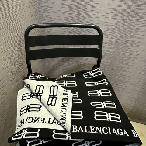 💎Han's house精品服飾💎Balenciaga 巴黎世家 羊毛 圍巾雙面用  原價25000