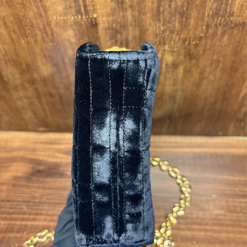 Gianni Versace 黑色天鵝絨鏈條包-3