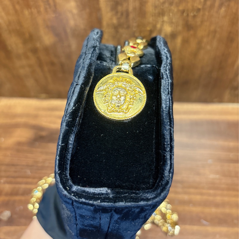 Gianni Versace 黑色天鵝絨鏈條包-4