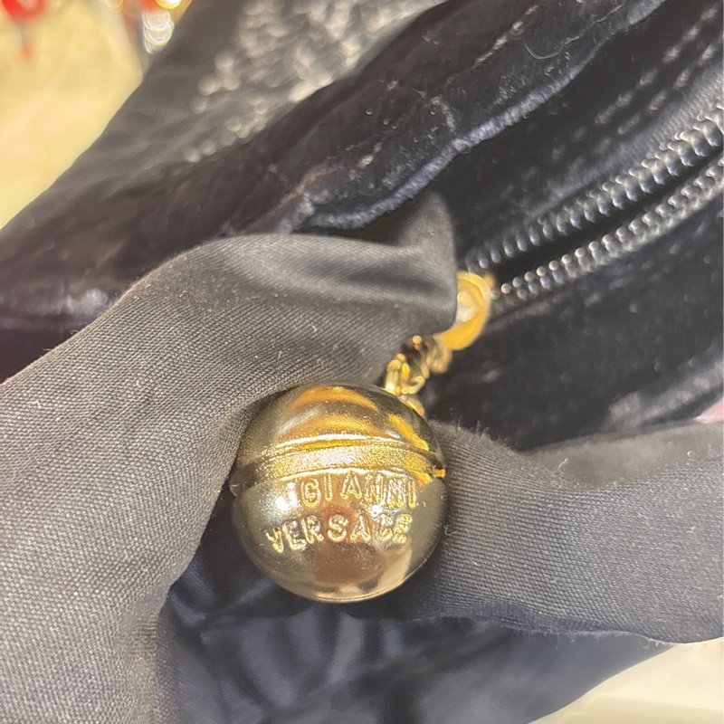 Gianni Versace 黑色天鵝絨鏈條包-6
