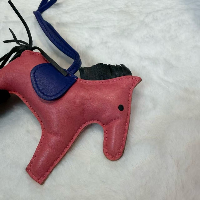 Hermes 罕有粉色中號馬吊飾-1