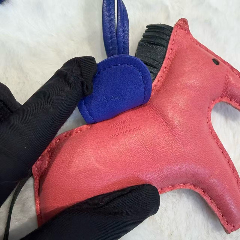 Hermes 罕有粉色中號馬吊飾-3
