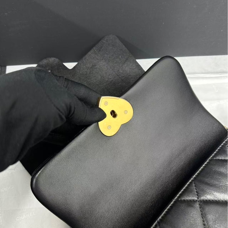 （已預留）Chanel 香奈兒 23s黑色愛心琺瑯扣CF mini/ 口蓋包/芯片款/全新閒置美品-8