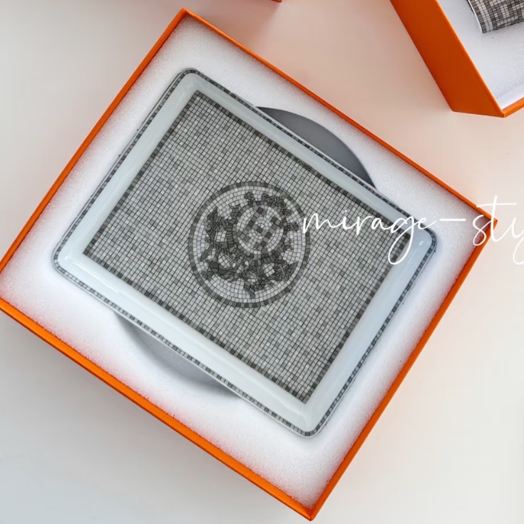 現貨商品 全新商品 Hermes 銀色馬賽克壽司盤-1