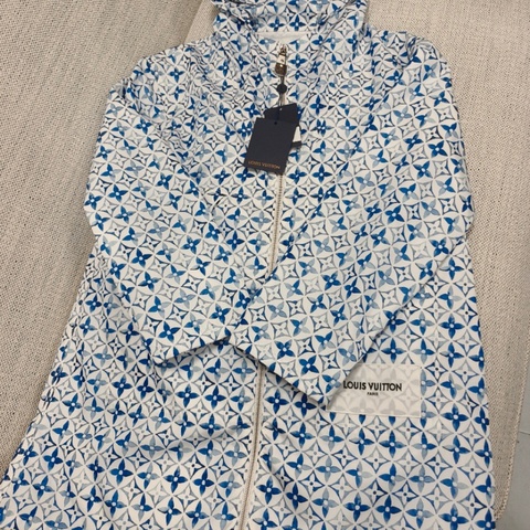 LOUIS VUITTON路易威登长外套 全新内购（涂标），38/(160/88A）