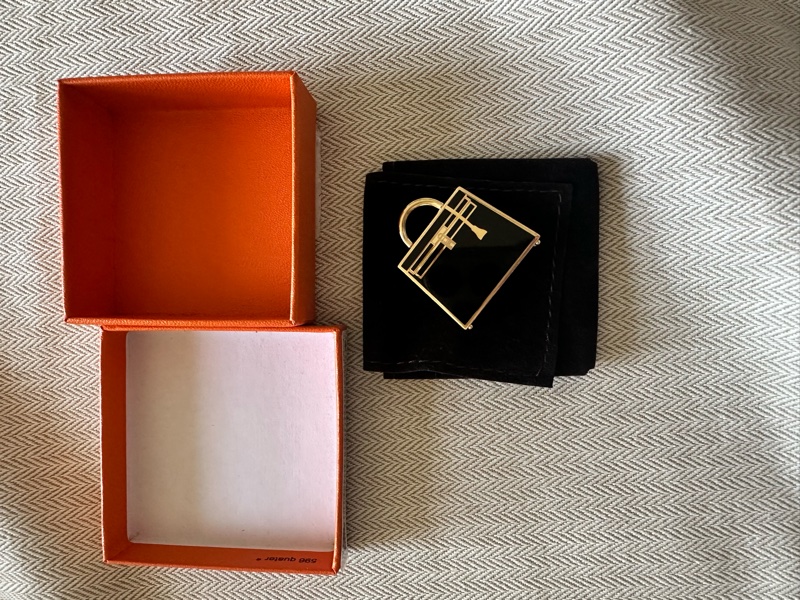 🖤這是一個愛馬仕黑金小可愛🖤Hermès Curiosité Kelly Laque Charm 吊飾-3