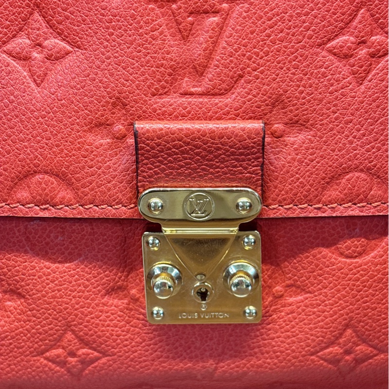Louis Vuitton 紅色壓紋斜背包-1