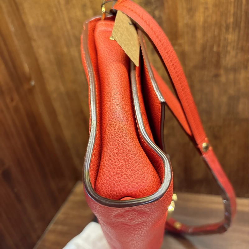 Louis Vuitton 紅色壓紋斜背包-4