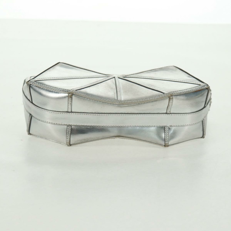 【日本直送】香奈兒銀色皮革手拿包,附雙C標誌,貨號162899V-4