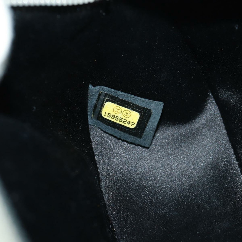 【日本直送】香奈兒銀色皮革手拿包,附雙C標誌,貨號162899V-10