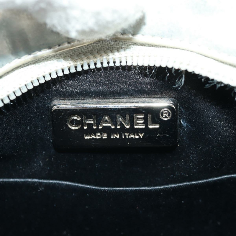 【日本直送】香奈兒銀色皮革手拿包,附雙C標誌,貨號162899V-16