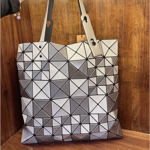 BAO BAO ISSEY MIYAKE 銀色幾何手提包