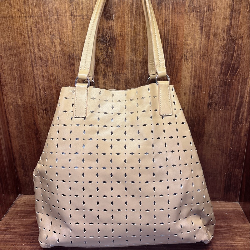 Miu Miu 米色鏤空手提包-1