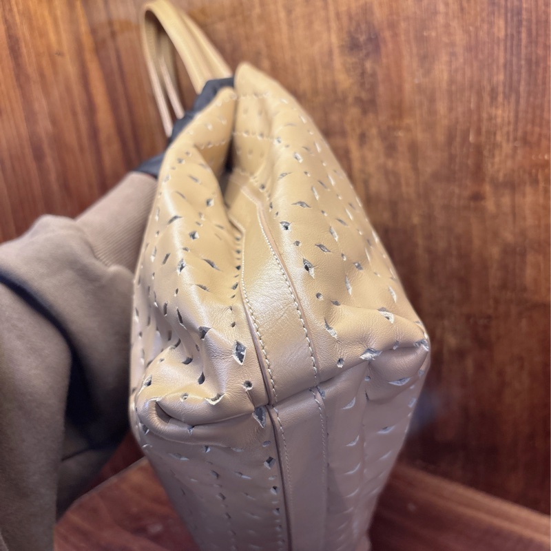 Miu Miu 米色鏤空手提包-3