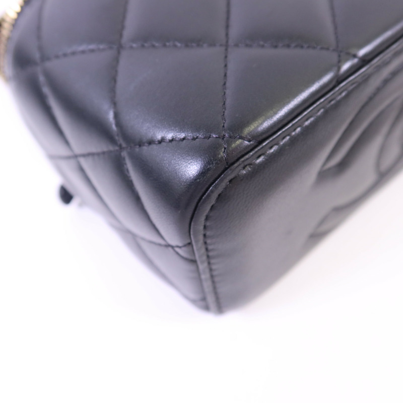 CHANEL 羊皮皮革Vanity Case金扣鏈帶肩背袋-12