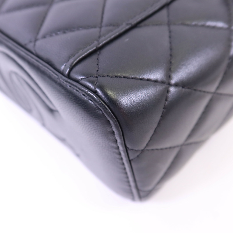 CHANEL 羊皮皮革Vanity Case金扣鏈帶肩背袋-13