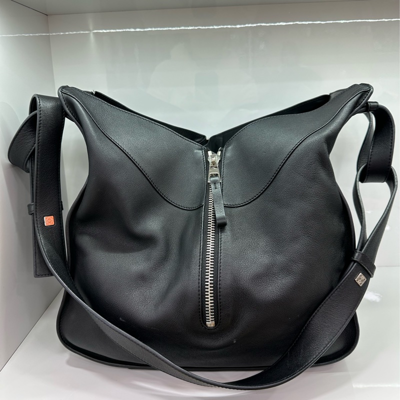 LOEWE 羅意威黑色全皮吊床斜背包-2