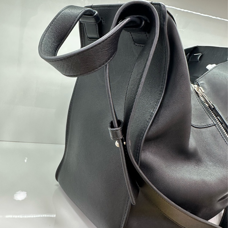 LOEWE 羅意威黑色全皮吊床斜背包-4