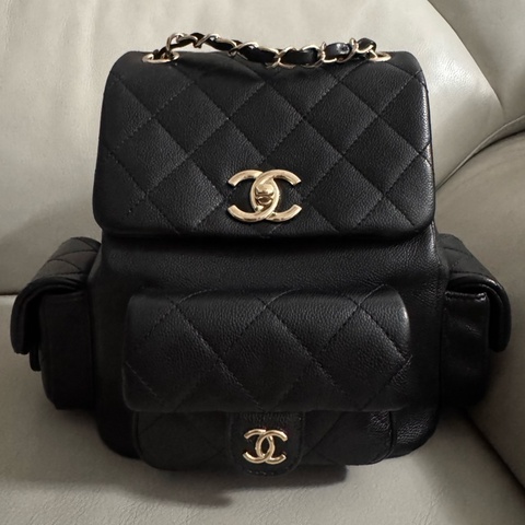 Chanel Duma 小號 黑色牛皮雙肩包淡金扣晶片款