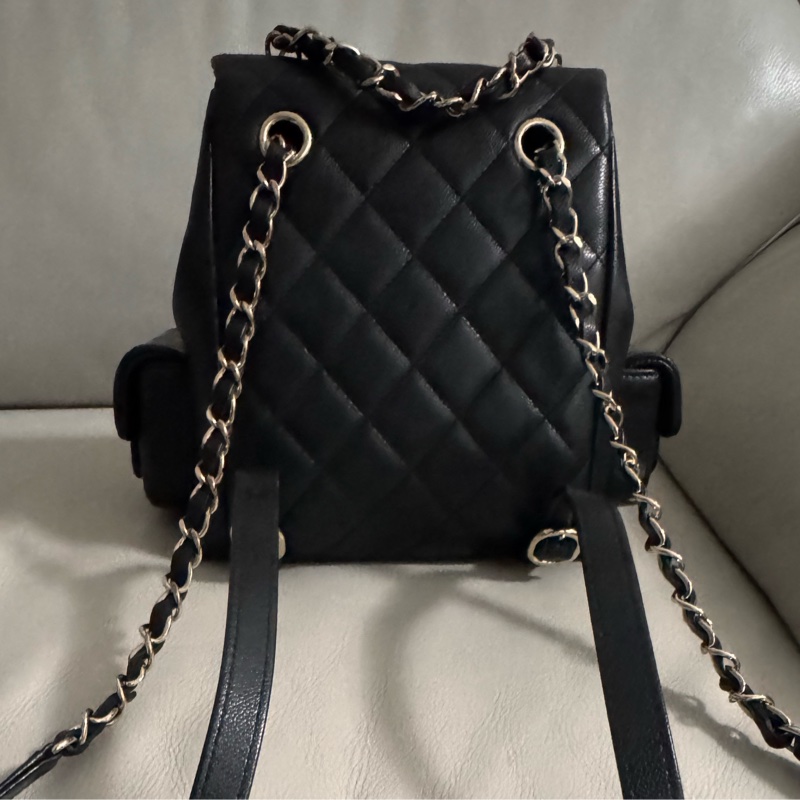 Chanel Duma 小號 黑色牛皮雙肩包淡金扣晶片款-8