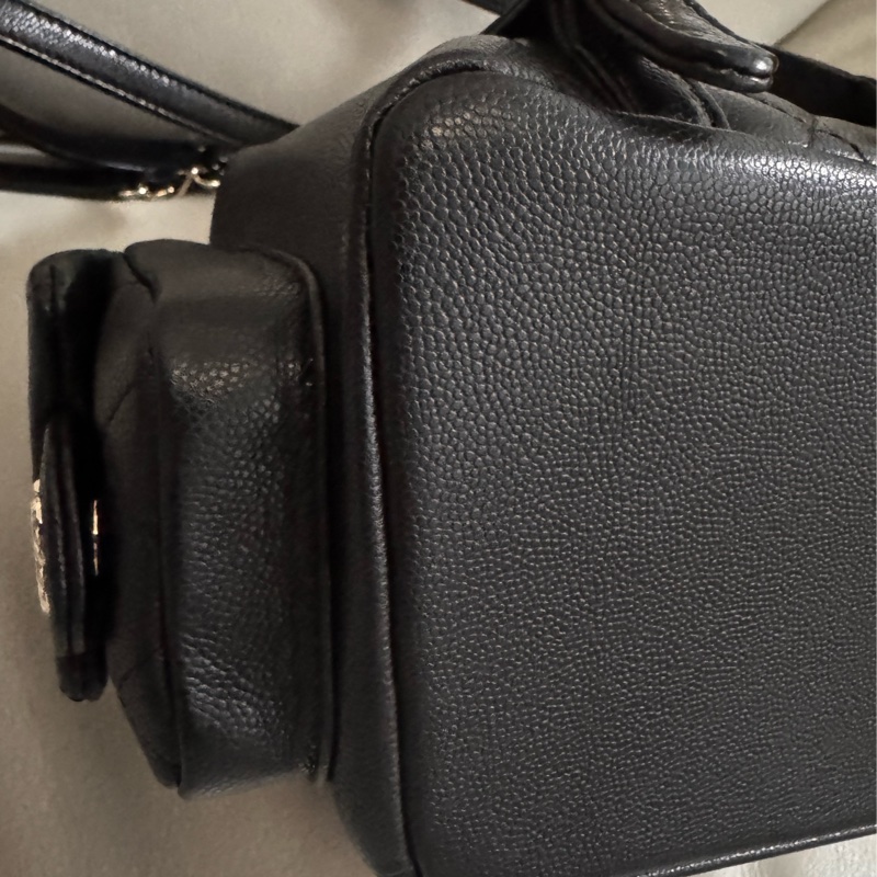 Chanel Duma 小號 黑色牛皮雙肩包淡金扣晶片款-10